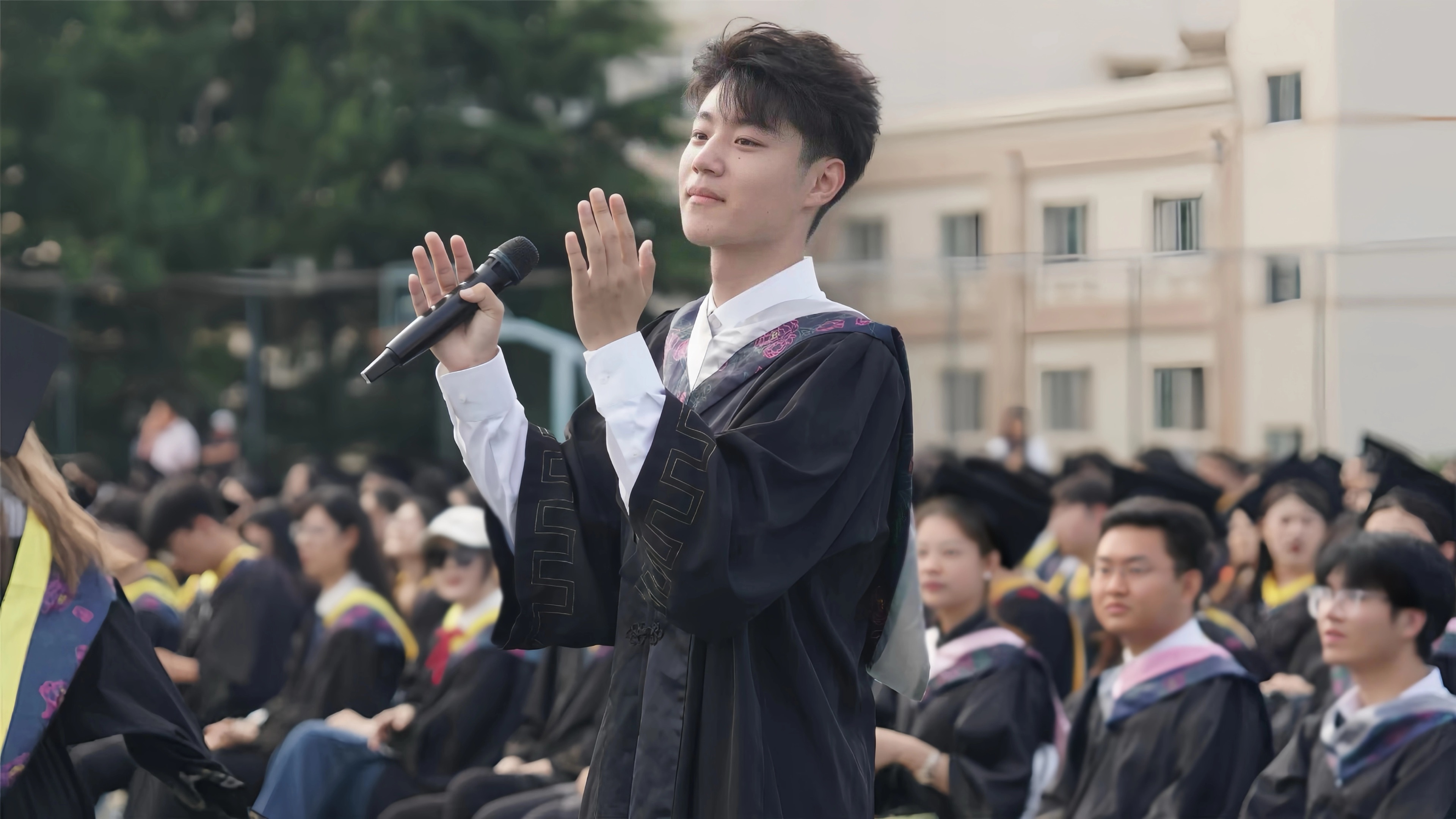 脚踏实地 “艺”路生花--2025届优秀毕业生李俞霖